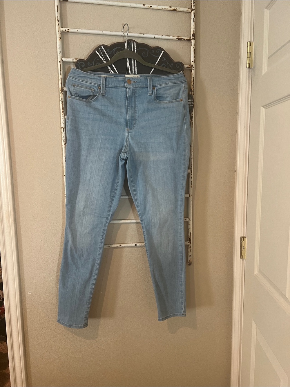 Universal Thread Pale Blue Stretch Skinny Jeans